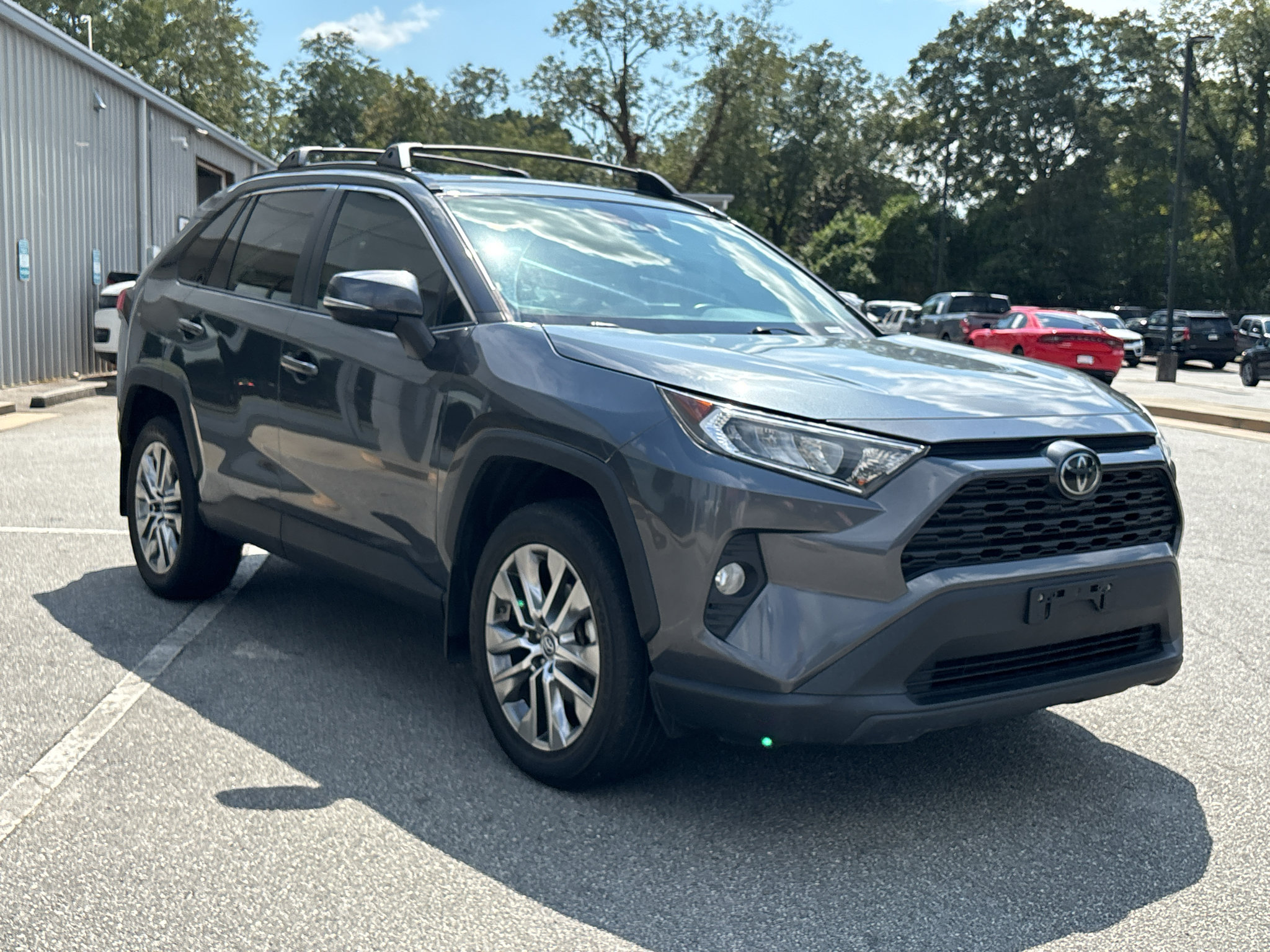 Used 2019 Toyota RAV4 XLE Premium FWD image 4