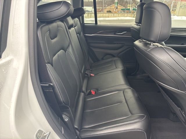 Used 2023 Jeep Grand Cherokee Limited AWD/4WD image 18