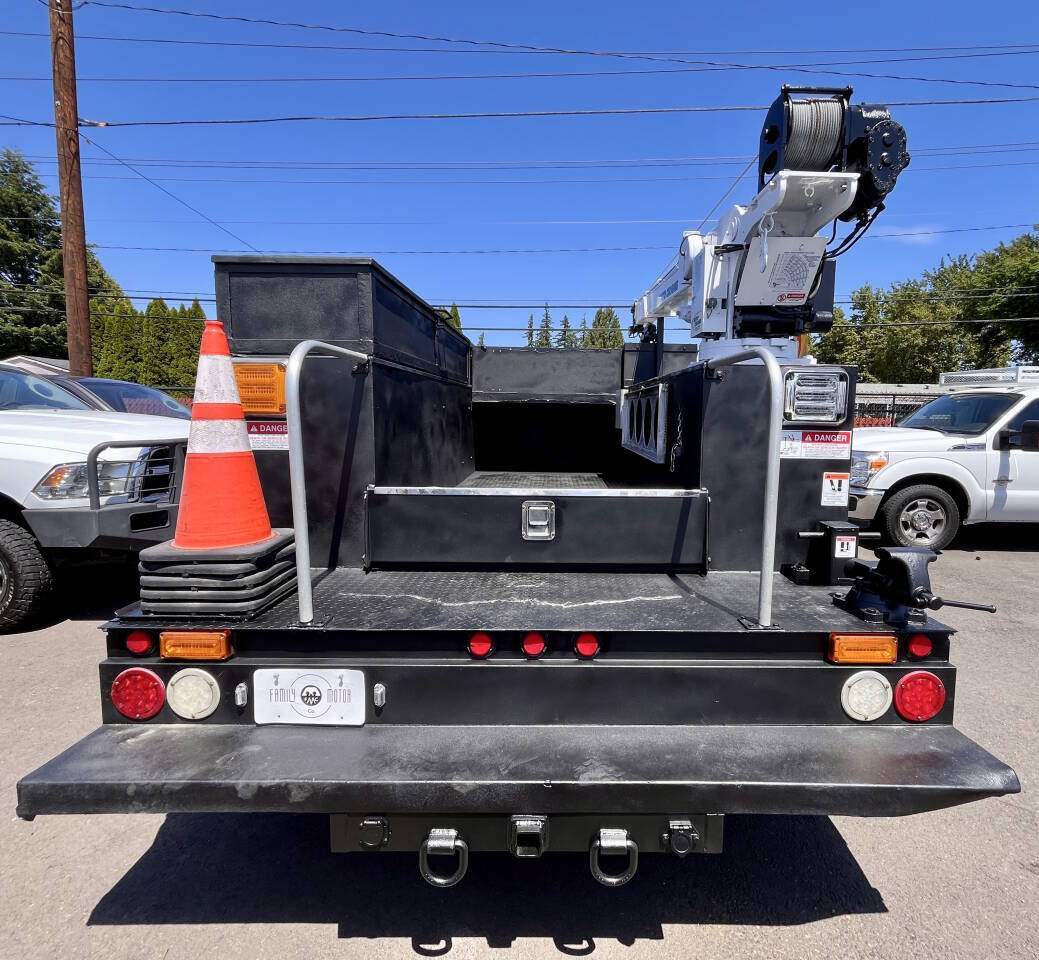 Used 2014 Ford F550 2WD Regular Cab Super Duty image 4