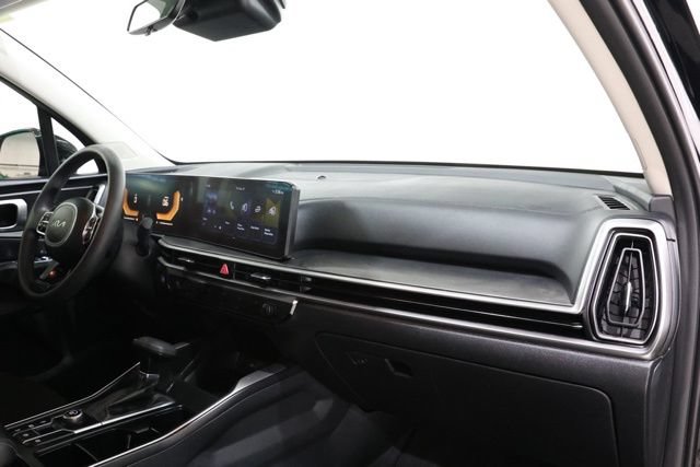 Used 2025 Kia Sorento LX FWD image 16