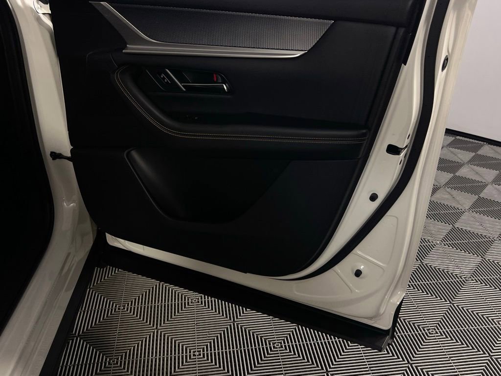 Used 2025 MAZDA CX-90 Plug-In Hybrid w/ Premium Plus image 34