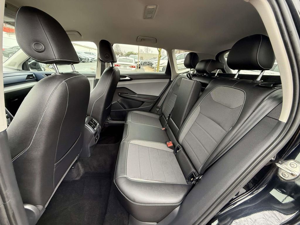 Used 2022 Volkswagen Taos SE image 13