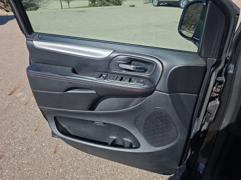 Used 2019 Dodge Grand Caravan GT image 29