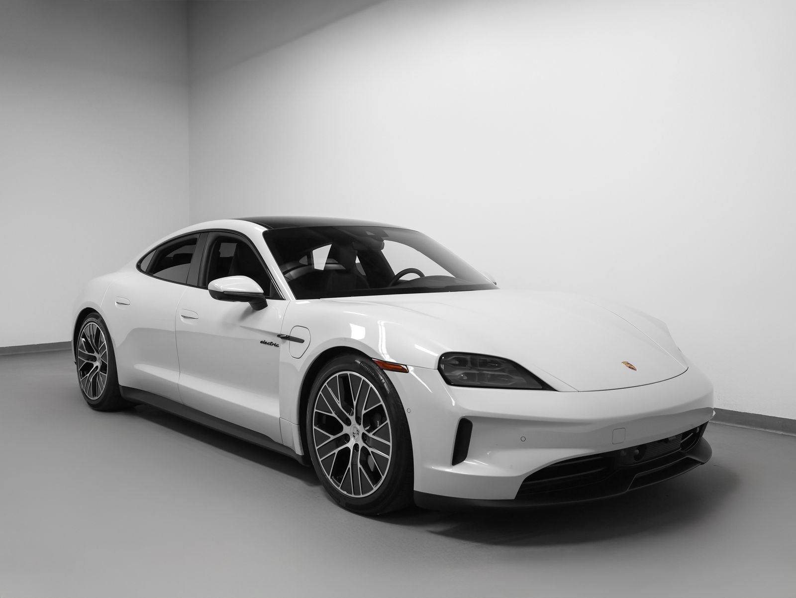 Certified 2025 Porsche Taycan AWD/4WD image 10
