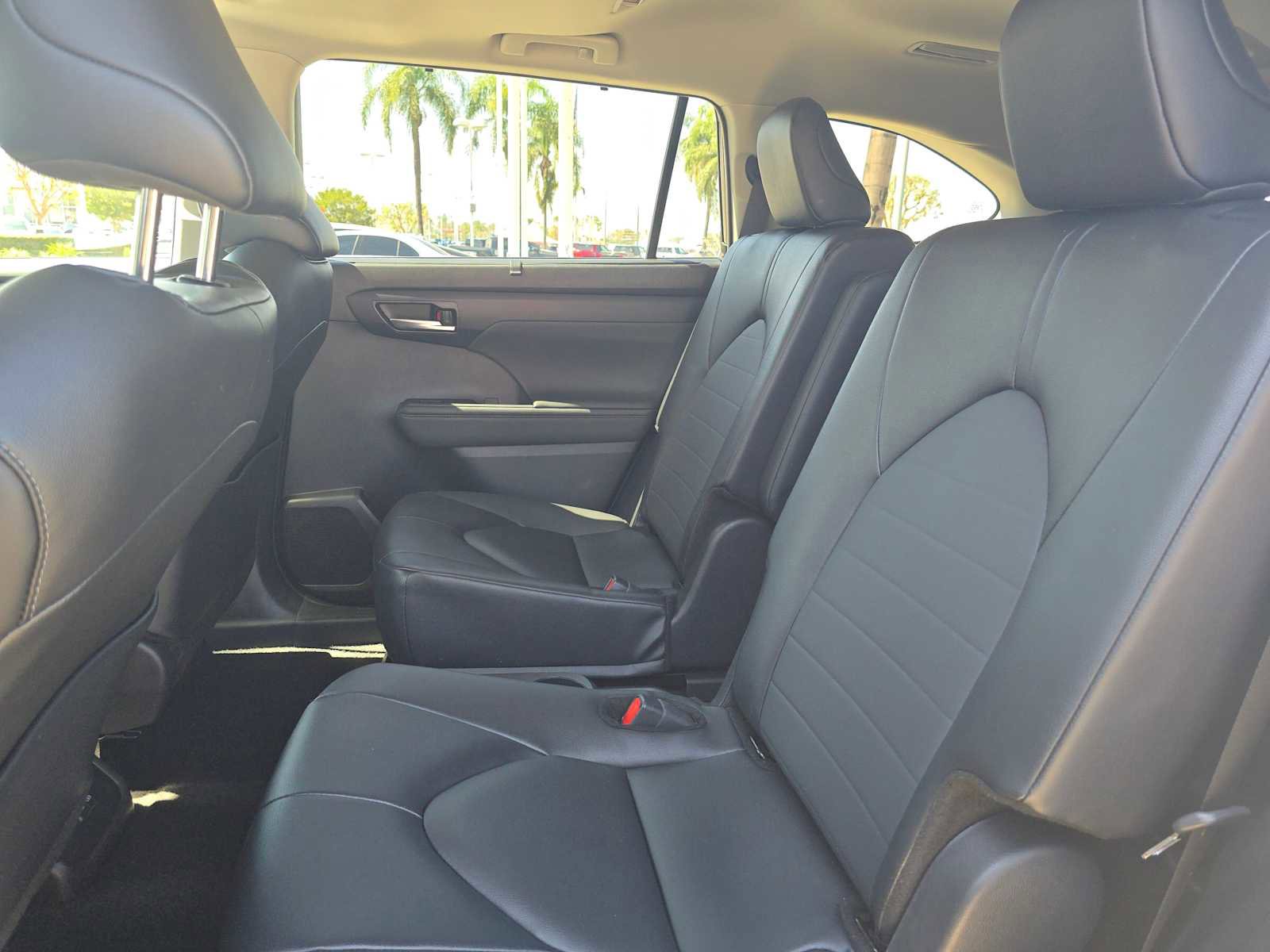Certified 2025 Toyota Highlander XLE FWD image 19