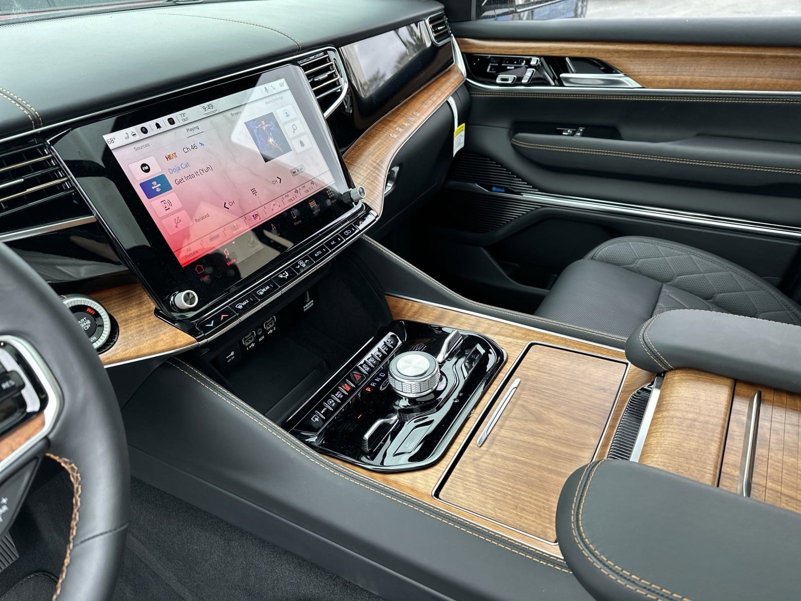 New 2023 Jeep Grand Wagoneer Series III image 14