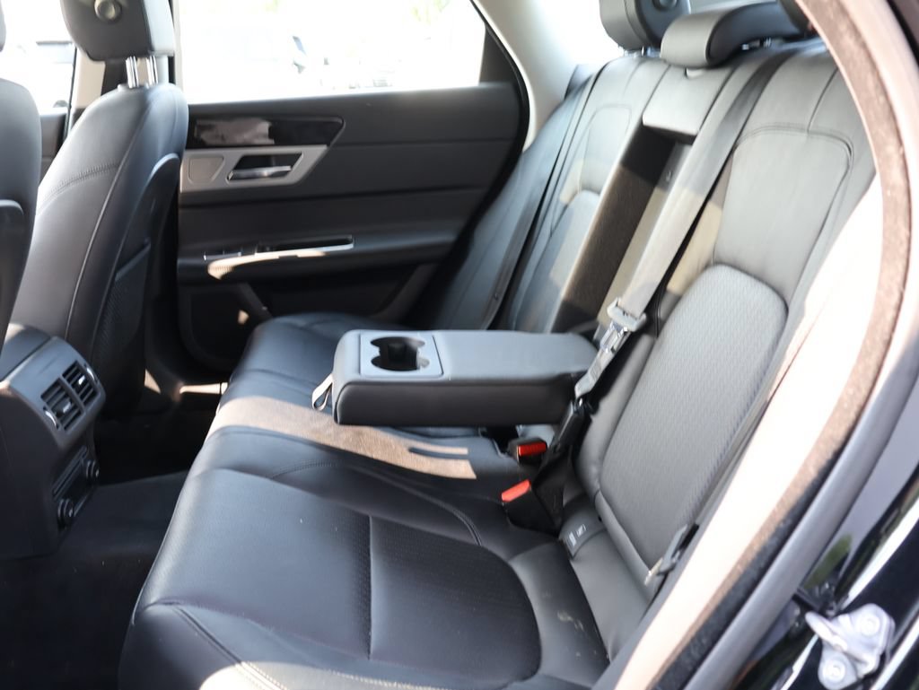 Used 2016 Jaguar XF Prestige AWD/4WD image 12