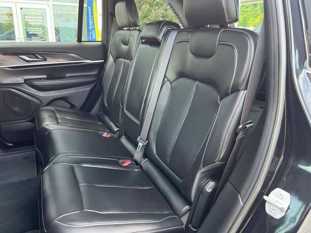 Used 2025 Jeep Grand Cherokee Limited AWD/4WD image 14