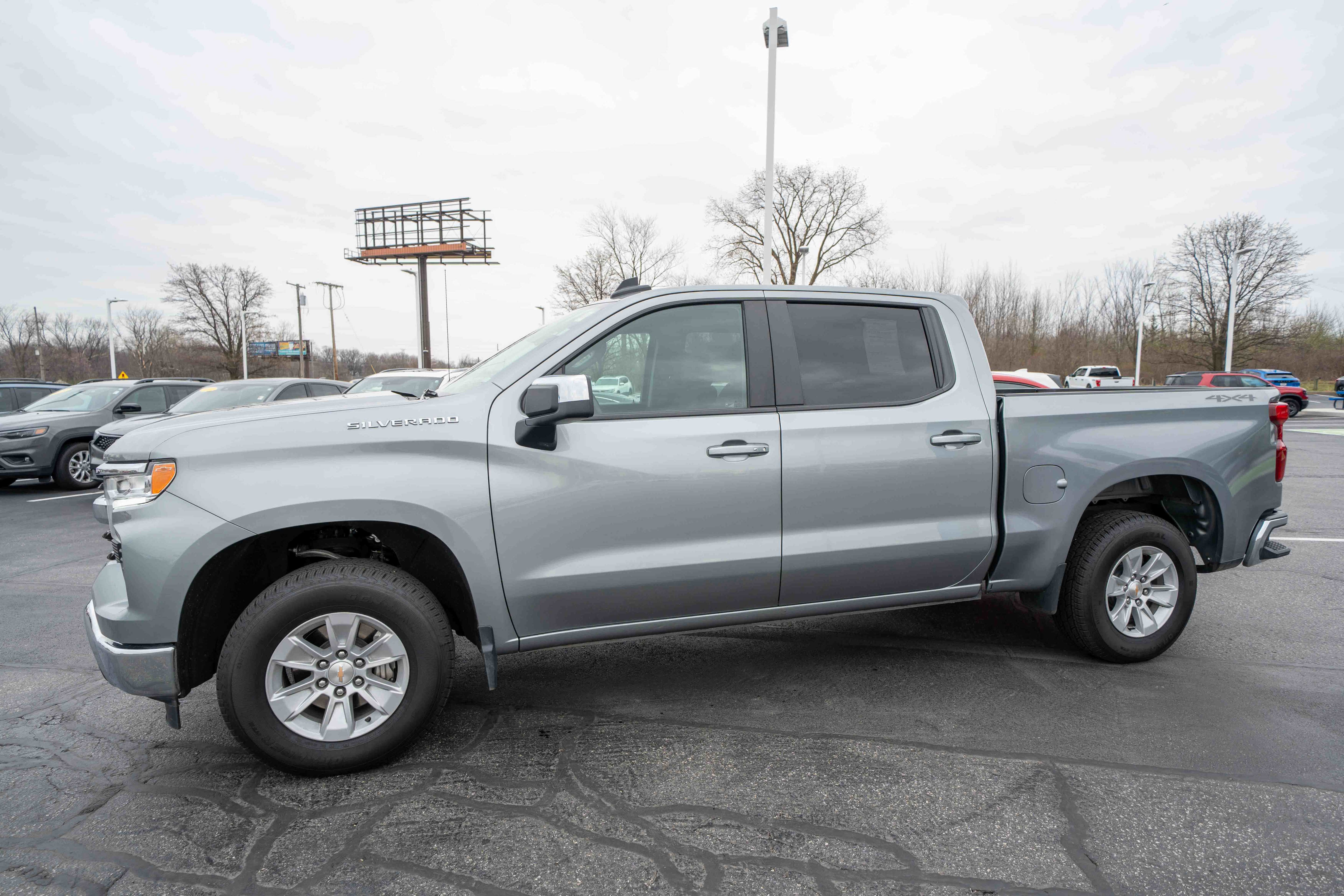 Used 2025 Chevrolet Silverado 1500 LT image 3