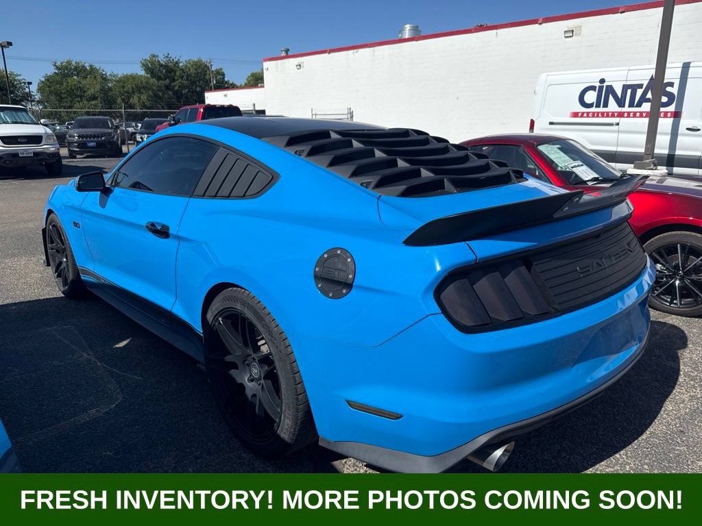 Used 2017 Ford Mustang GT RWD image 4