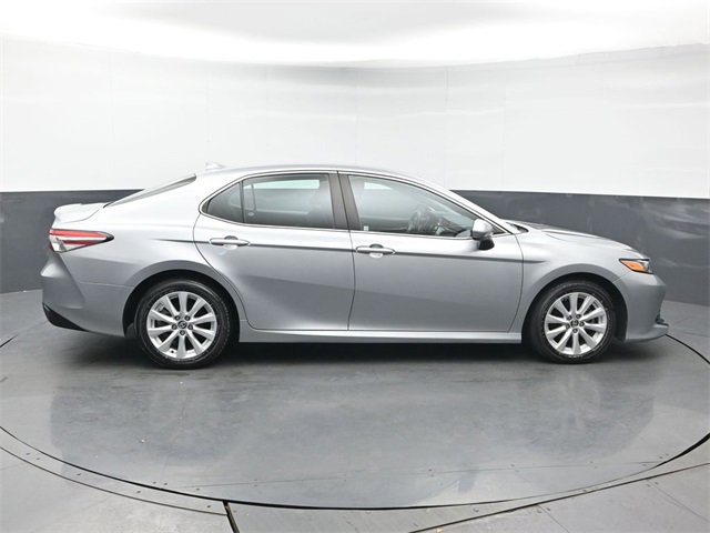 Used 2020 Toyota Camry LE image 6