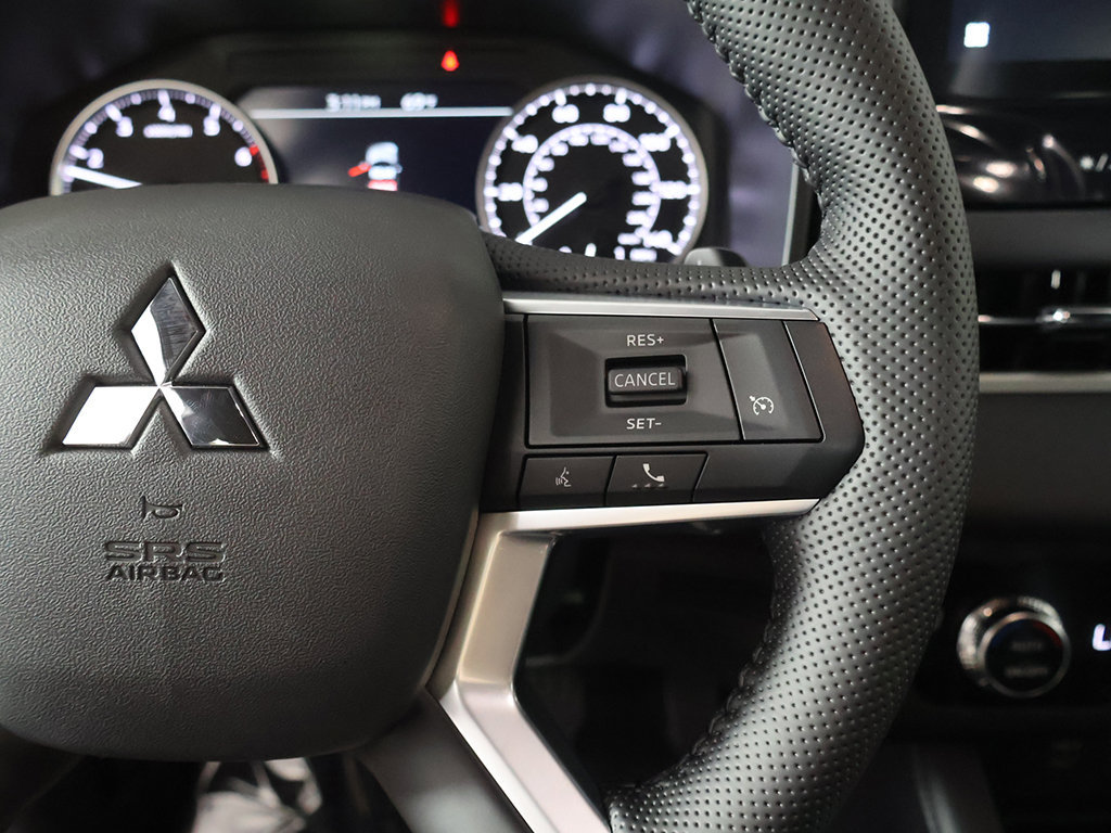 New 2026 Mitsubishi Outlander LE AWD/4WD image 39