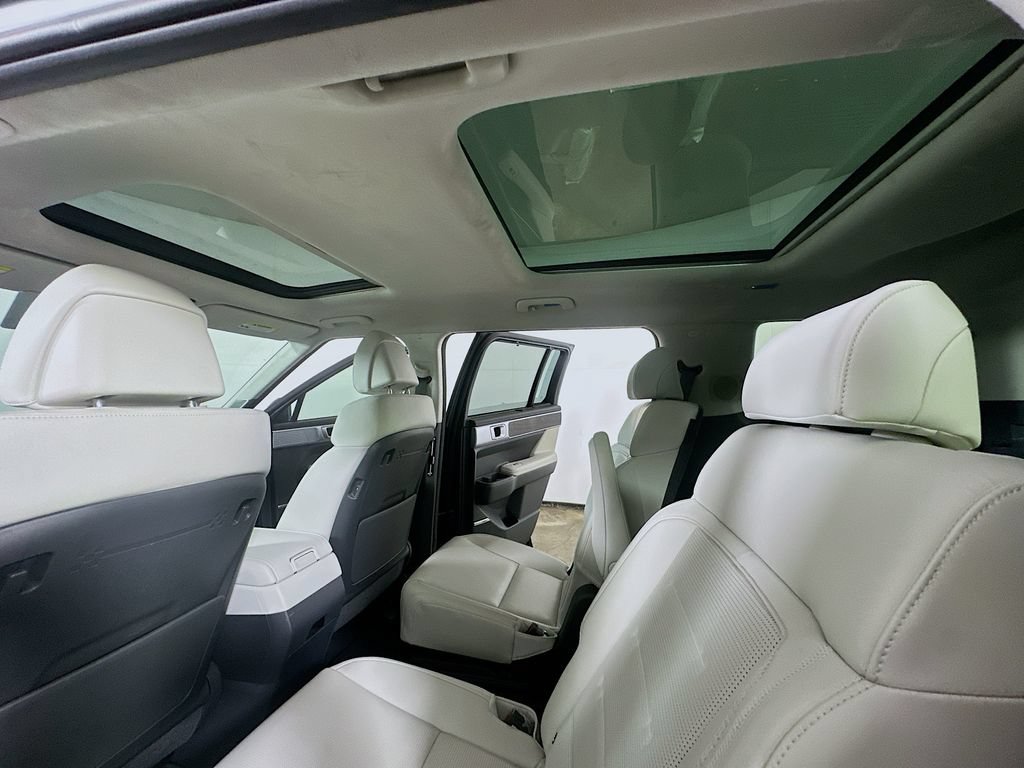 Used 2025 Hyundai Santa Fe Calligraphy FWD image 11