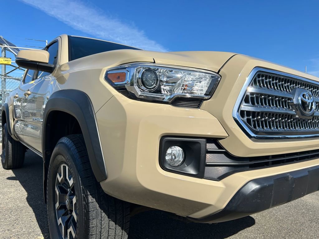 Used 2016 Toyota Tacoma TRD Off-Road AWD/4WD image 33