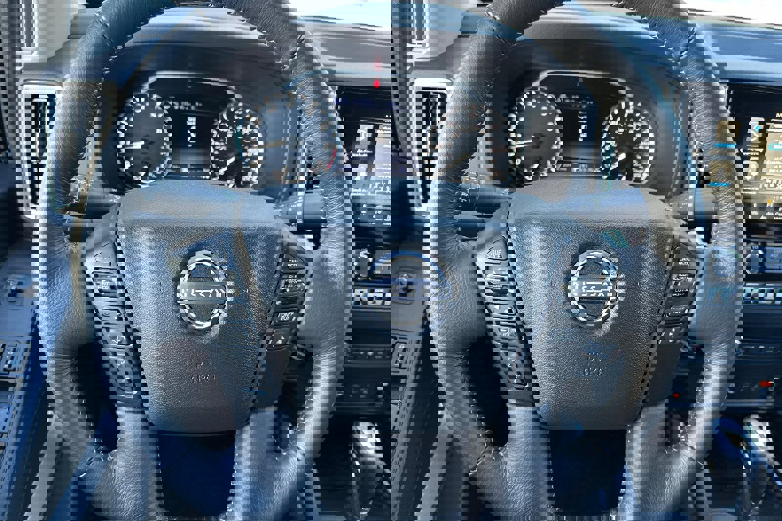 Used 2025 Nissan Frontier SV w/ SV Convenience Package image 25