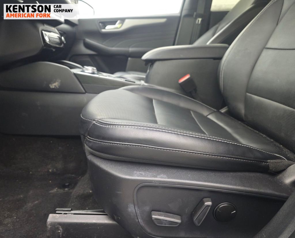 Used 2025 Ford Escape Platinum image 6