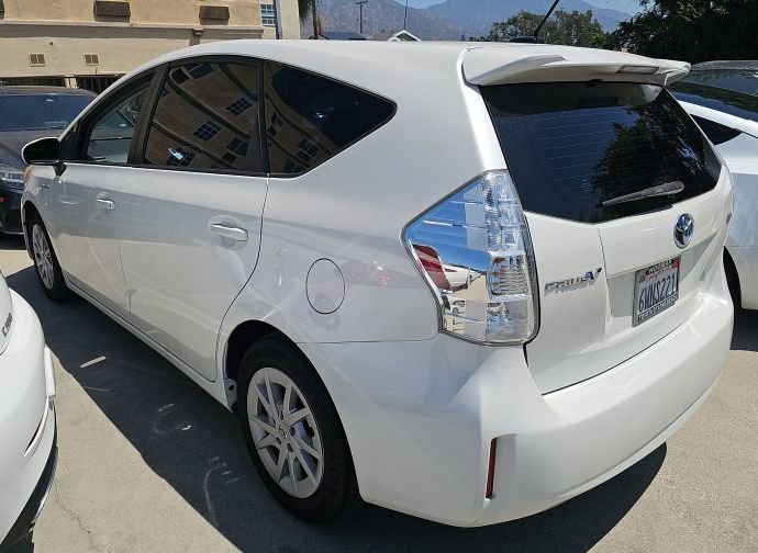 Used 2012 Toyota Prius V Three FWD image 3