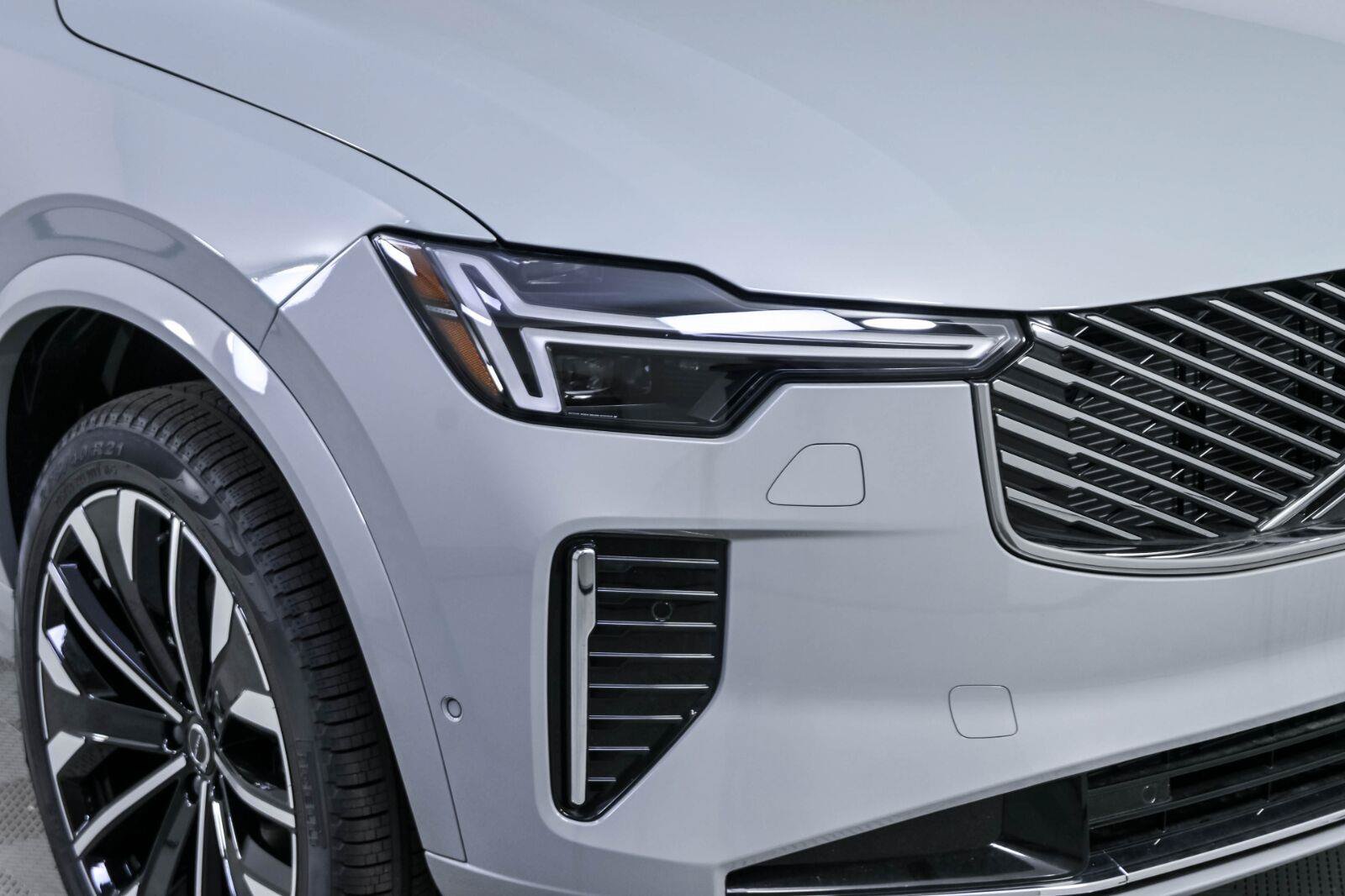 New 2026 Volvo XC90 B6 Plus w/ Protection Package Premier AWD/4WD image 36