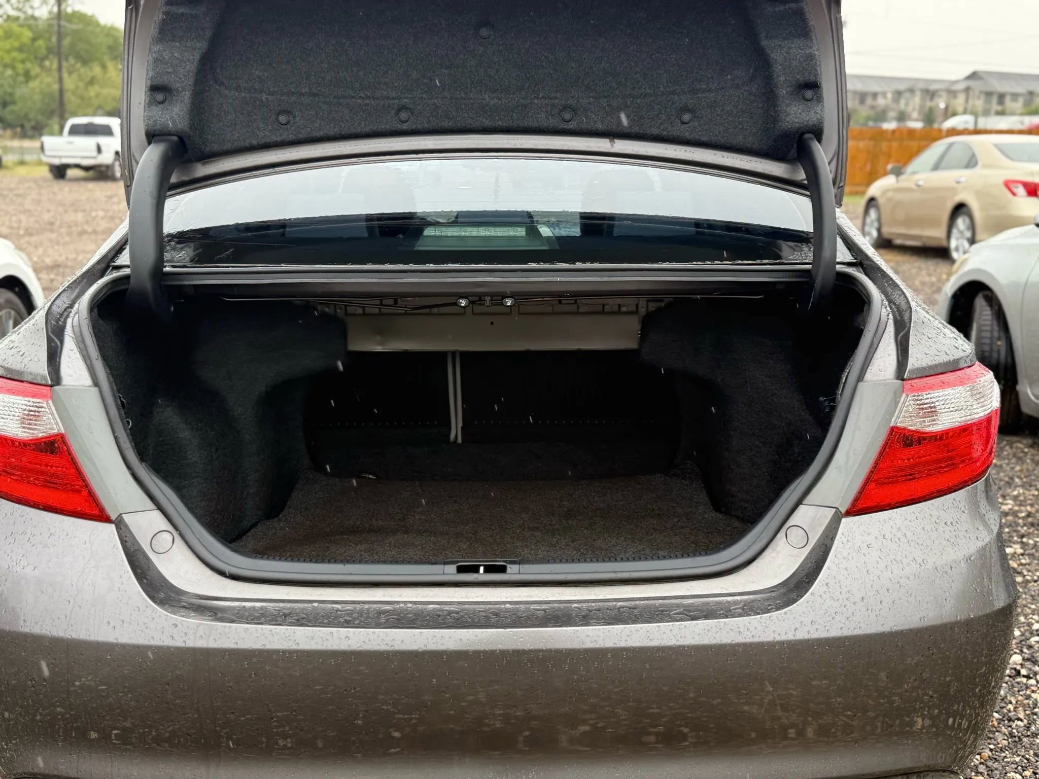 Used 2017 Toyota Camry SE image 17