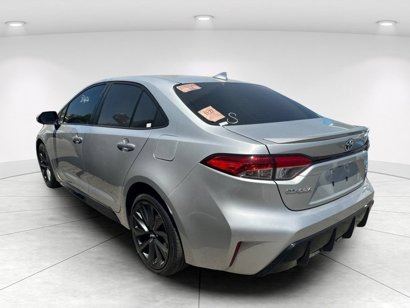 Used 2023 Toyota Corolla SE w/ Carpet Mat Package (TMS) FWD image 4