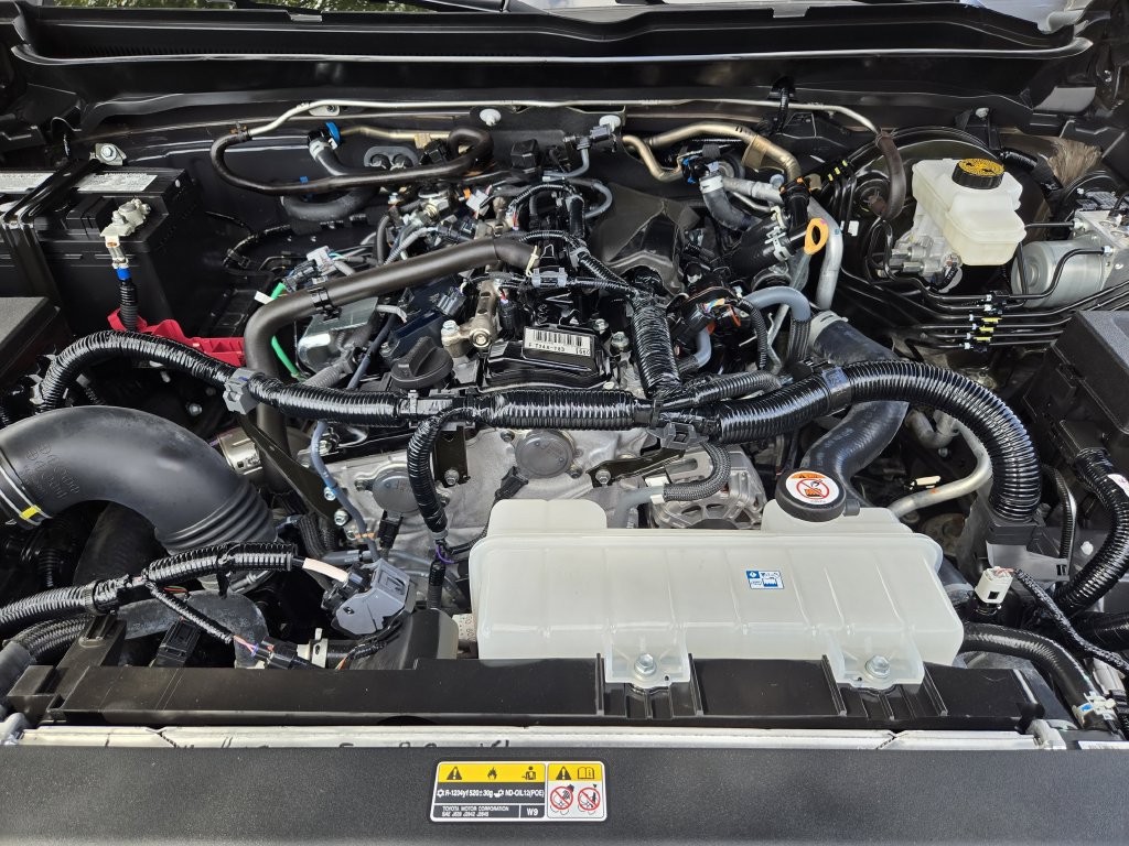 Used 2025 Toyota Tacoma TRD Sport AWD/4WD image 24
