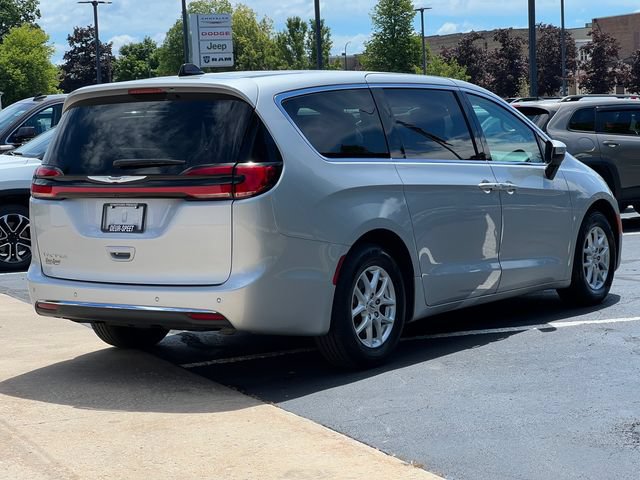 Used 2023 Chrysler Pacifica Touring-L FWD image 47
