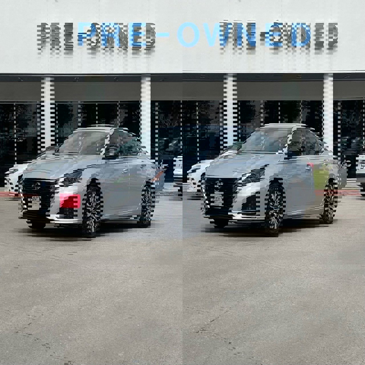 Used 2024 Nissan Altima 2.5 SV image 2