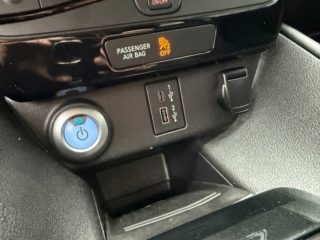 Used 2020 Nissan Leaf SV w/ SV Technology Package FWD image 39