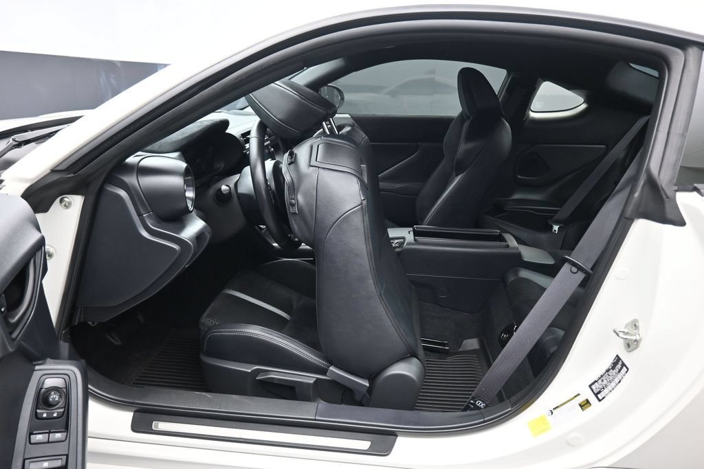 Used 2025 Toyota GR86 Premium w/ Performance Package RWD image 28