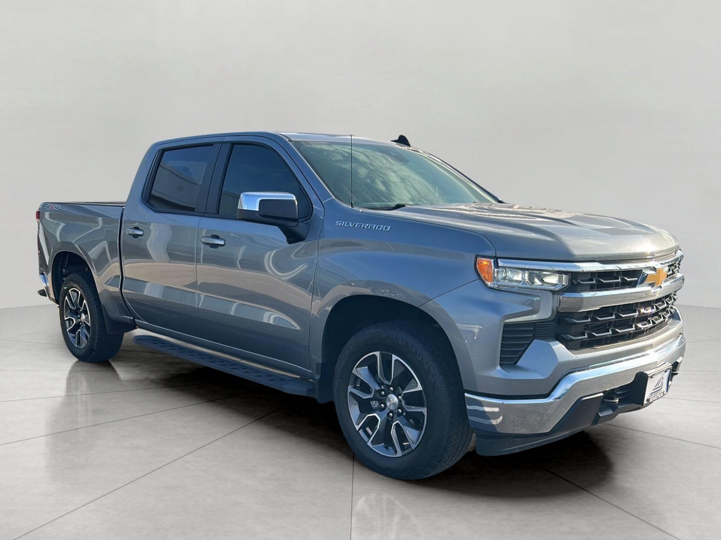 Used 2024 Chevrolet Silverado 1500 LT AWD/4WD image 1