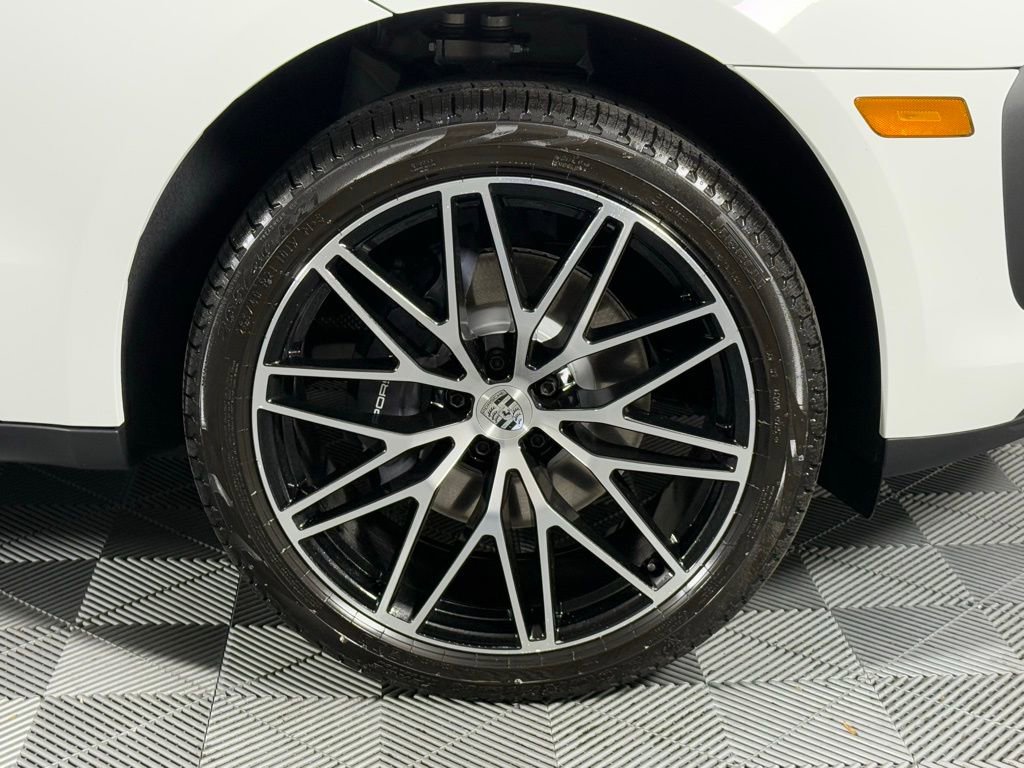 New 2026 Porsche Macan image 12