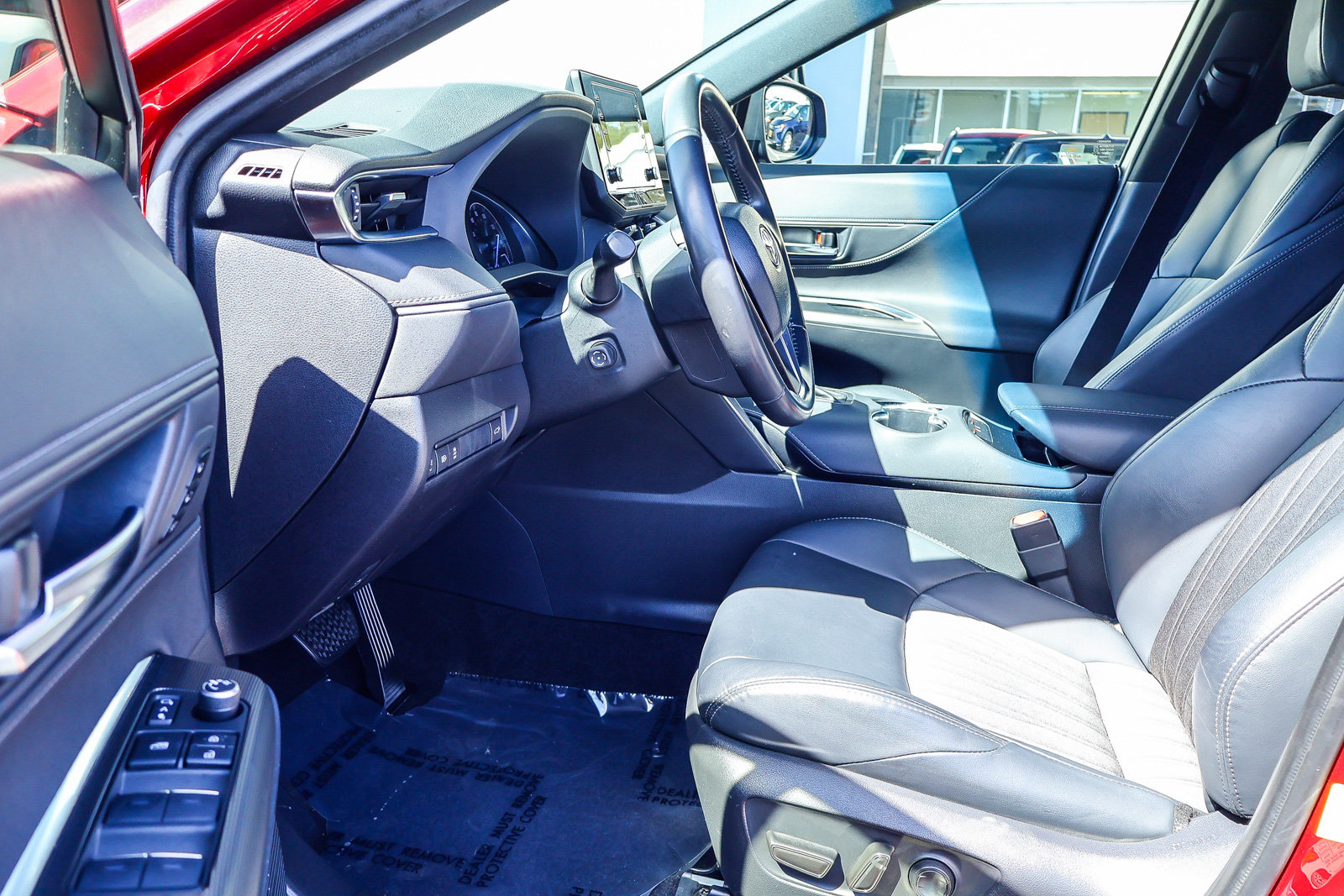 Used 2021 Toyota Venza XLE AWD/4WD image 2