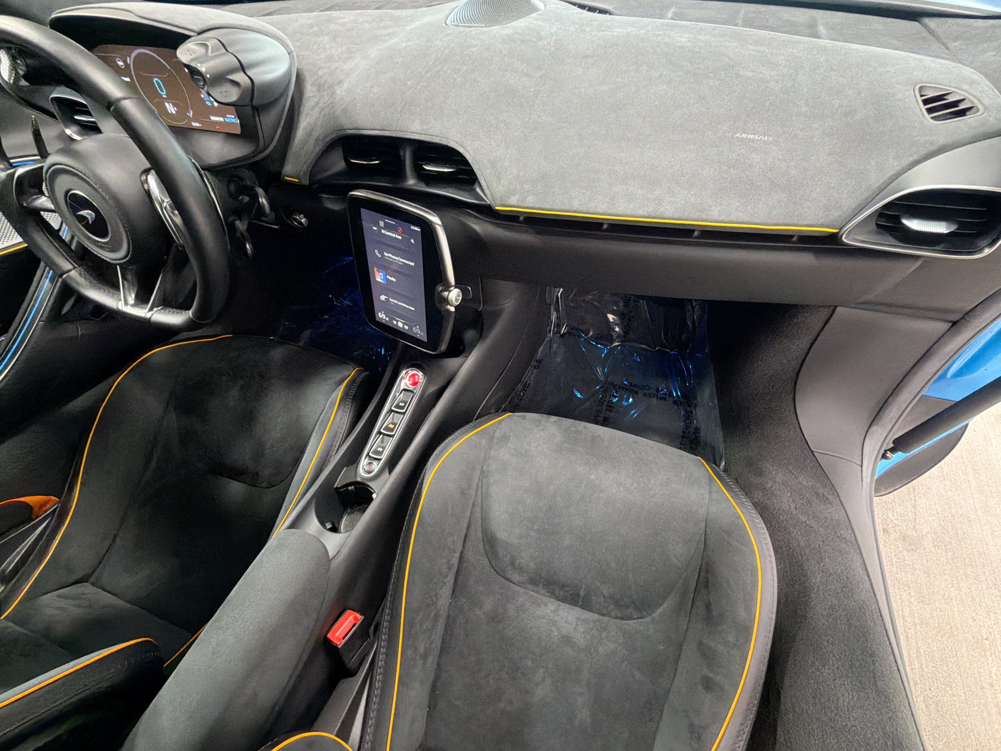 Used 2023 McLaren Artura RWD image 14