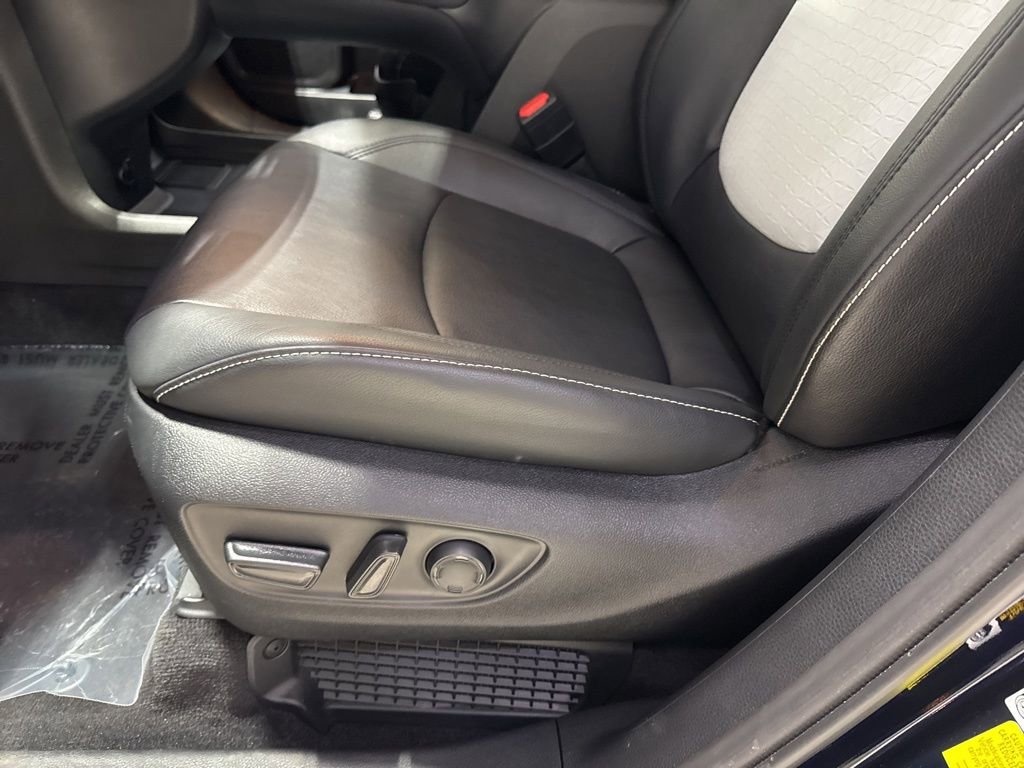 Used 2025 Toyota Sienna XSE image 16