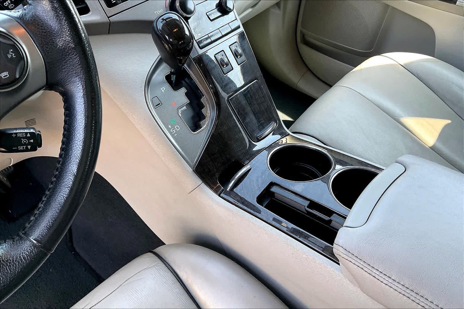 Used 2013 Toyota Venza Limited w/ Tow Prep Pkg FWD image 16