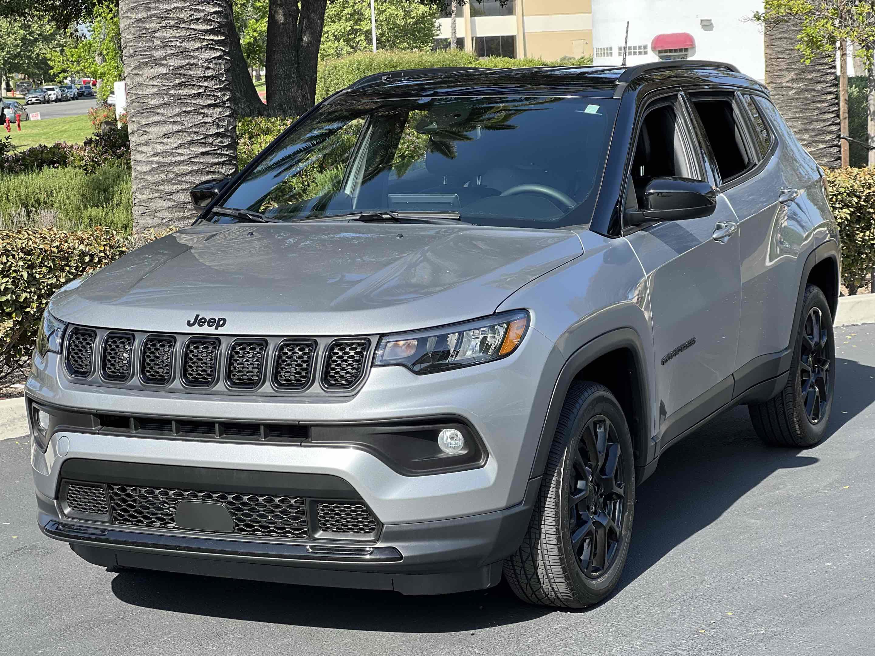 Used 2023 Jeep Compass Latitude image 13