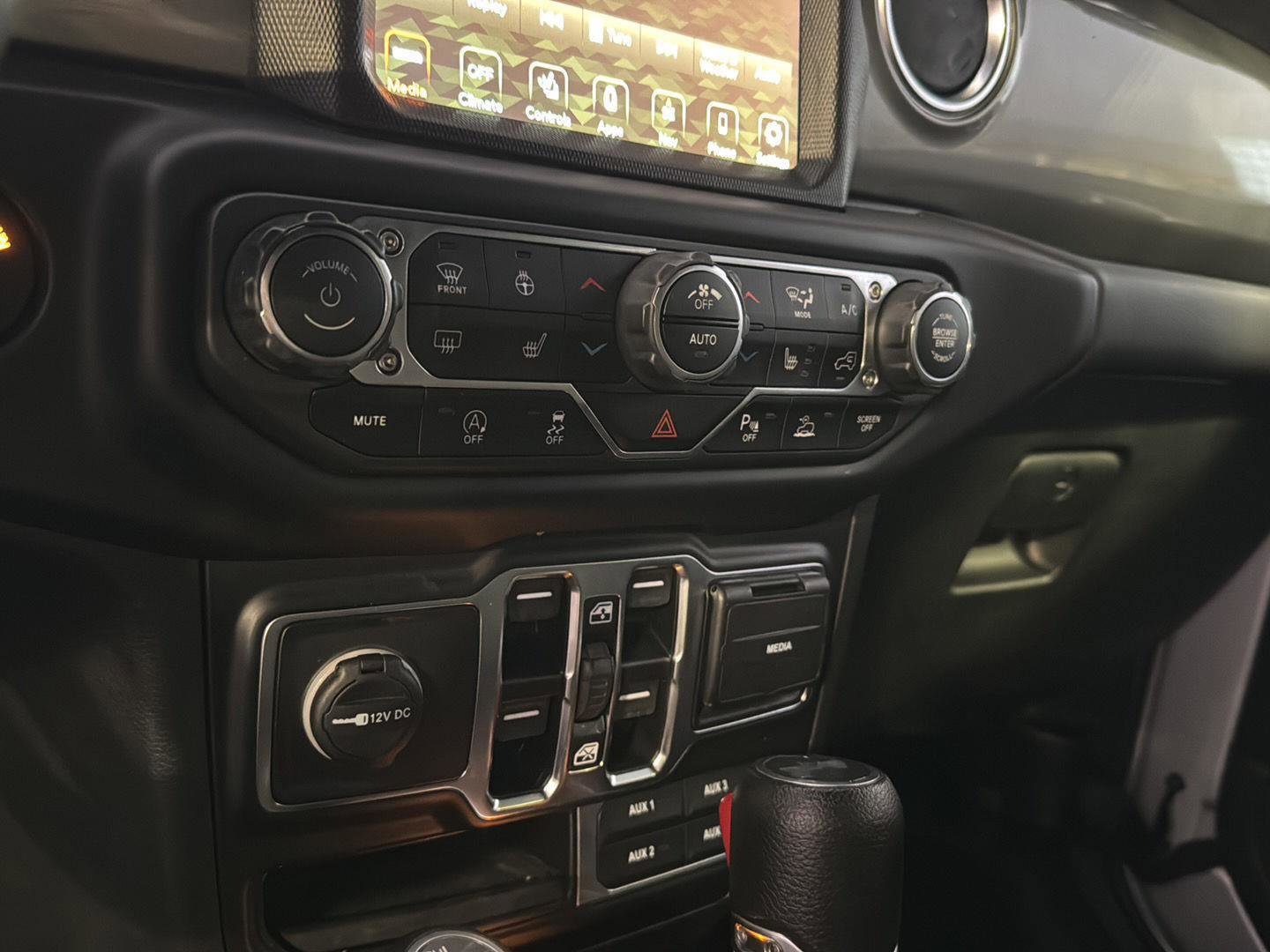 Used 2022 Jeep Wrangler Unlimited Sahara w/ Cold Weather Group image 22