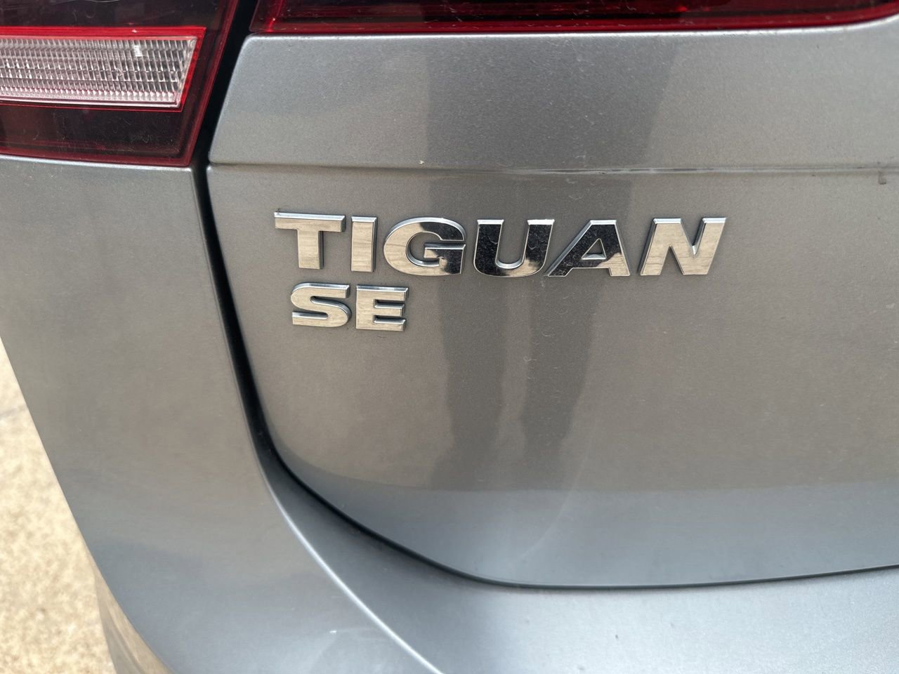 Used 2020 Volkswagen Tiguan SE AWD/4WD image 3