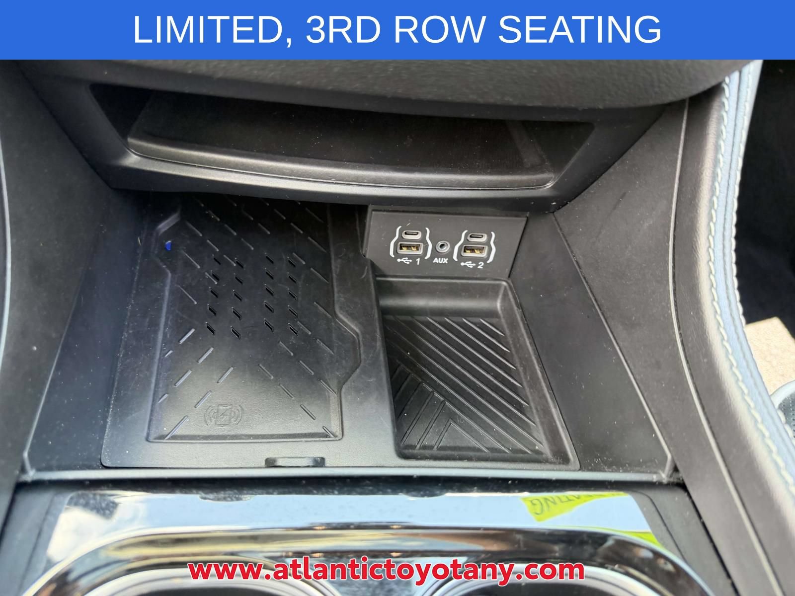 Used 2025 Chrysler Pacifica Limited FWD image 30