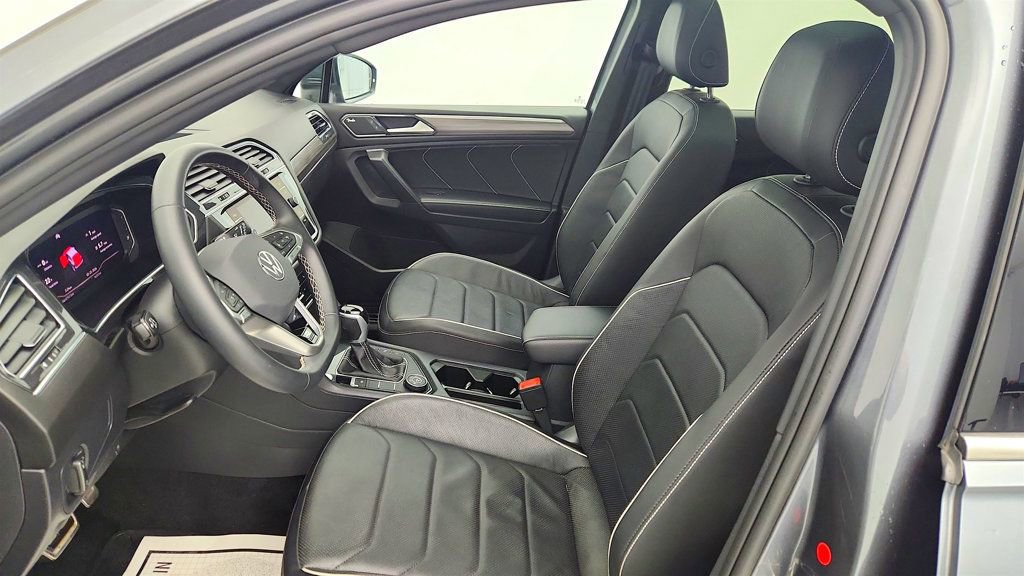 Used 2023 Volkswagen Tiguan SEL R-Line image 21