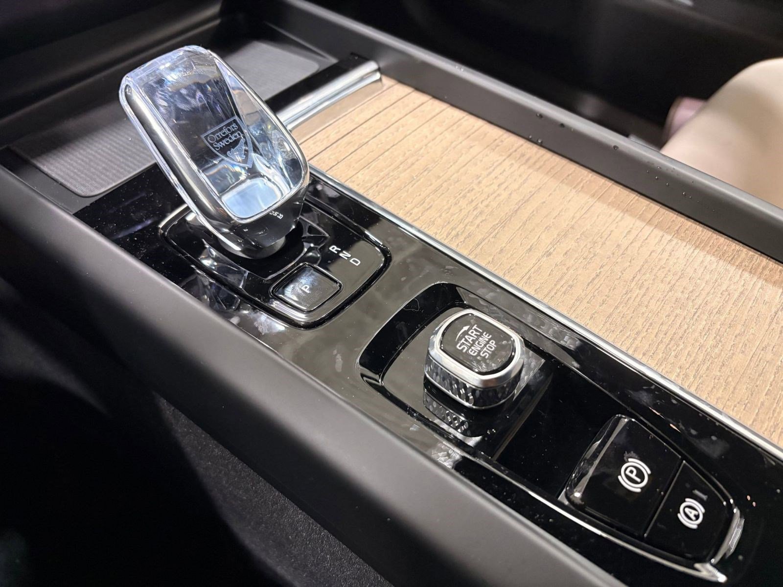 Certified 2026 Volvo XC60 B5 Plus w/ Protection Package Premier image 19