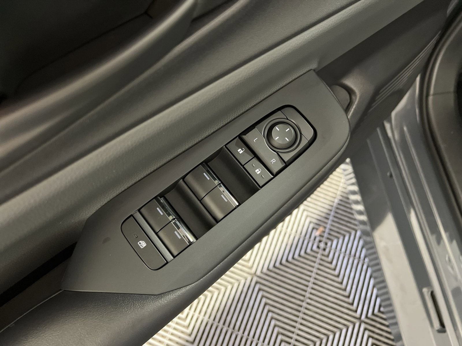 Used 2025 Toyota Prius LE image 15