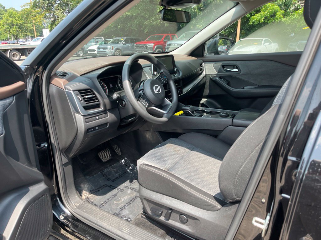 Used 2023 Nissan Rogue SV AWD/4WD image 11