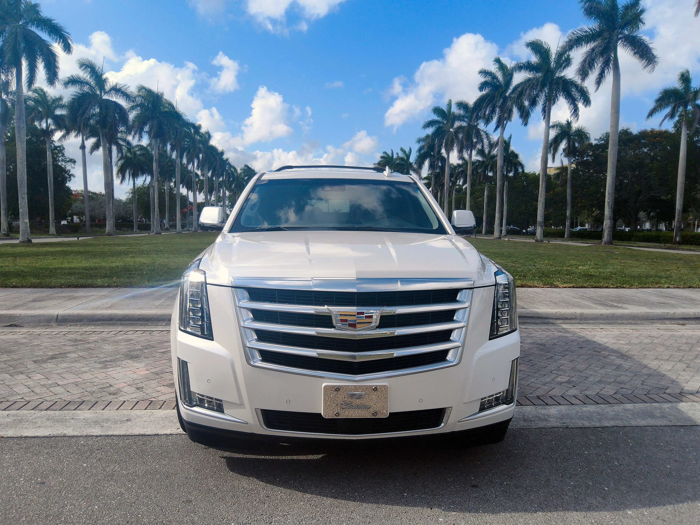 Used 2018 Cadillac Escalade ESV Premium Luxury AWD/4WD image 3