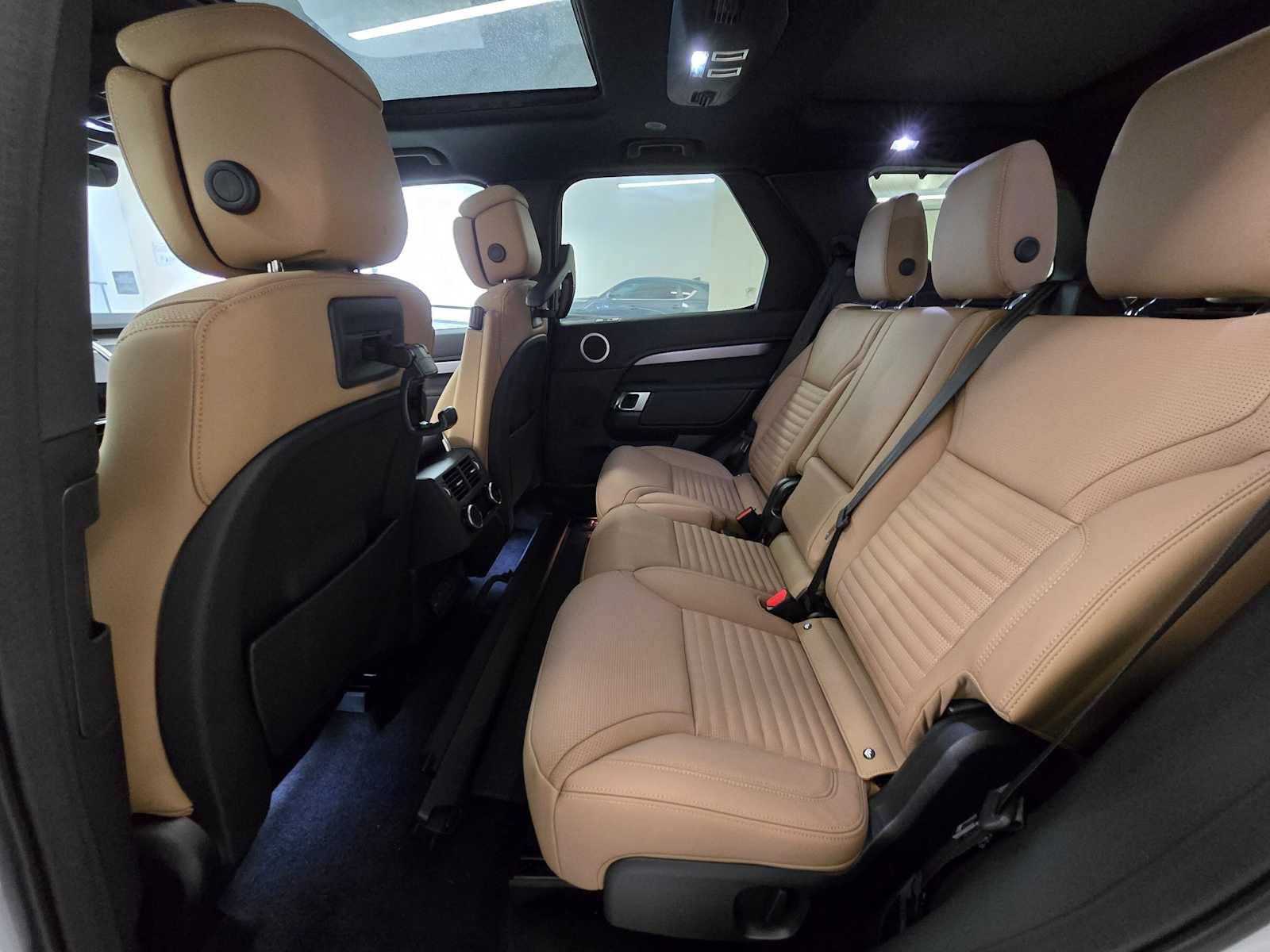 New 2026 Land Rover Discovery Limited Edition AWD/4WD image 18