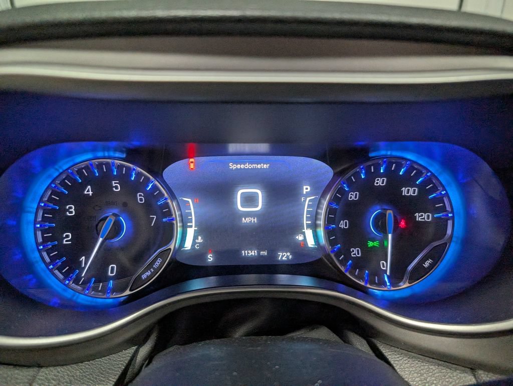 Used 2027 Chrysler Pacifica Limited FWD image 17