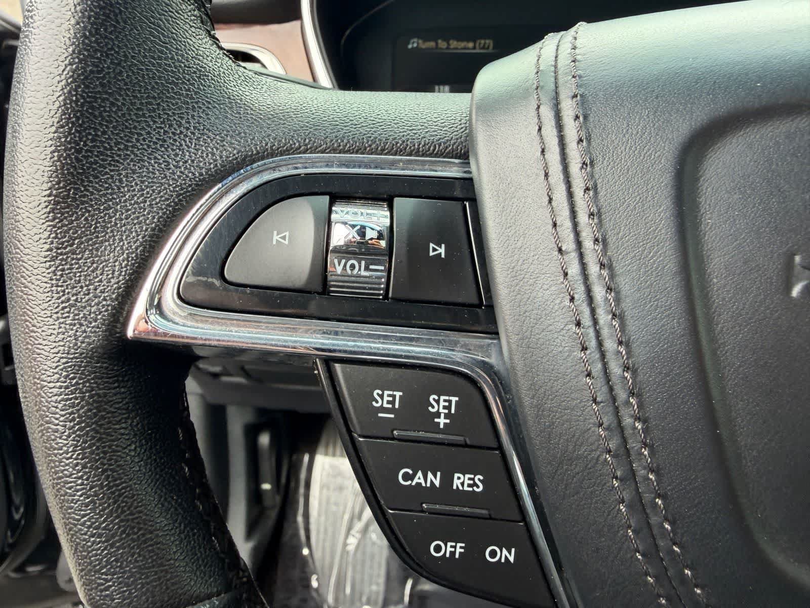 Used 2017 Lincoln Continental Premiere FWD image 19