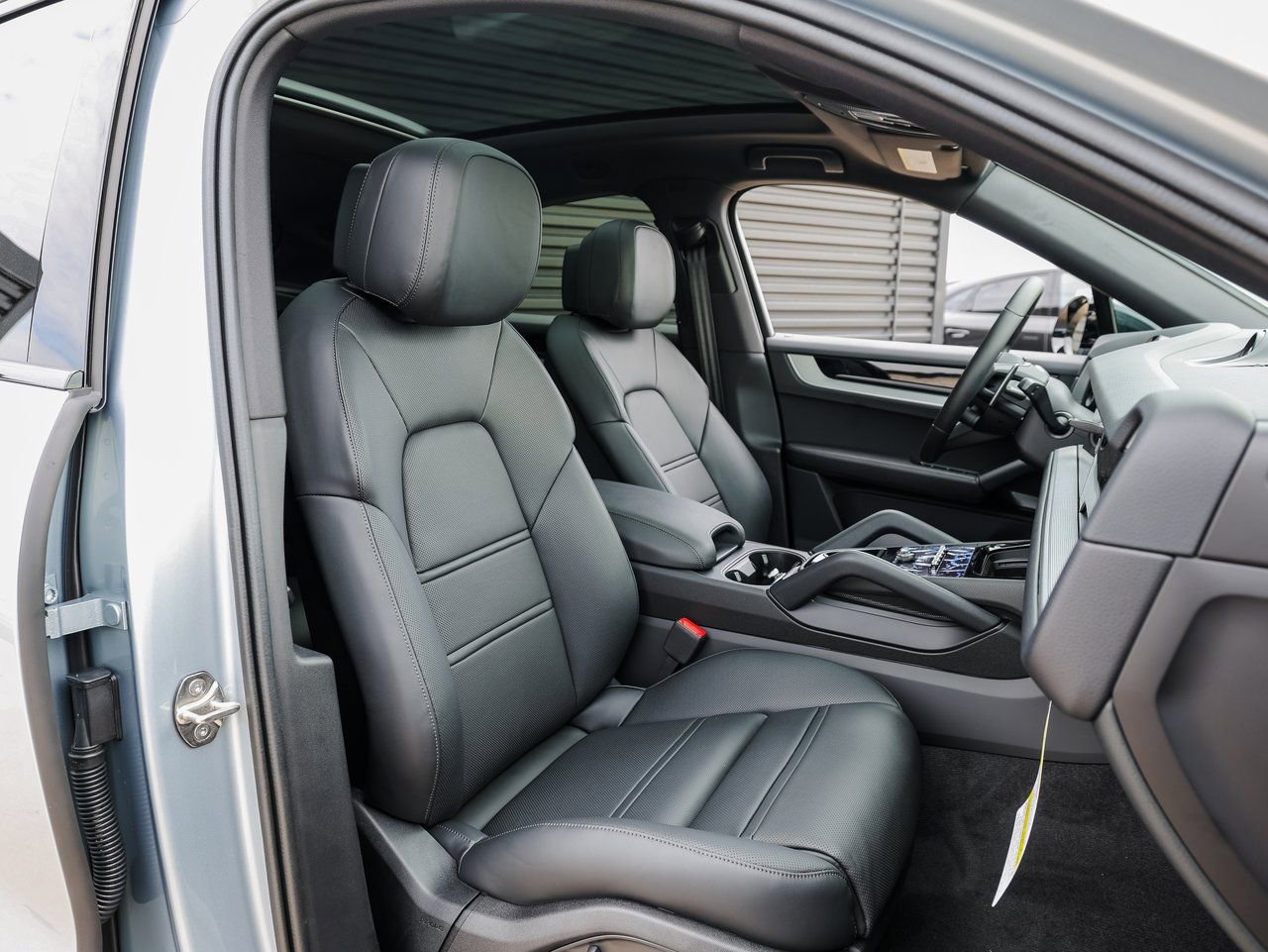 Certified 2026 Porsche Cayenne Coupe image 28