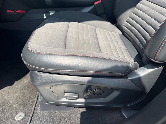Used 2025 Ford Explorer ST-Line w/ ST-Line Street Pack AWD/4WD image 16