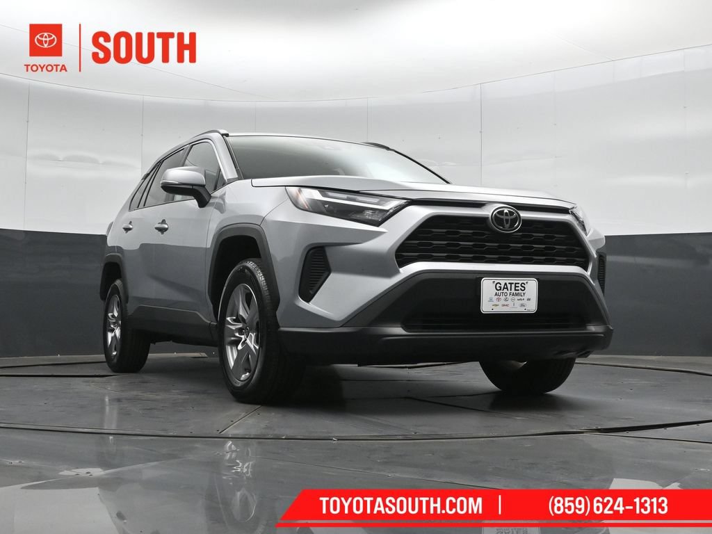 Used 2025 Toyota RAV4 XLE AWD/4WD image 38